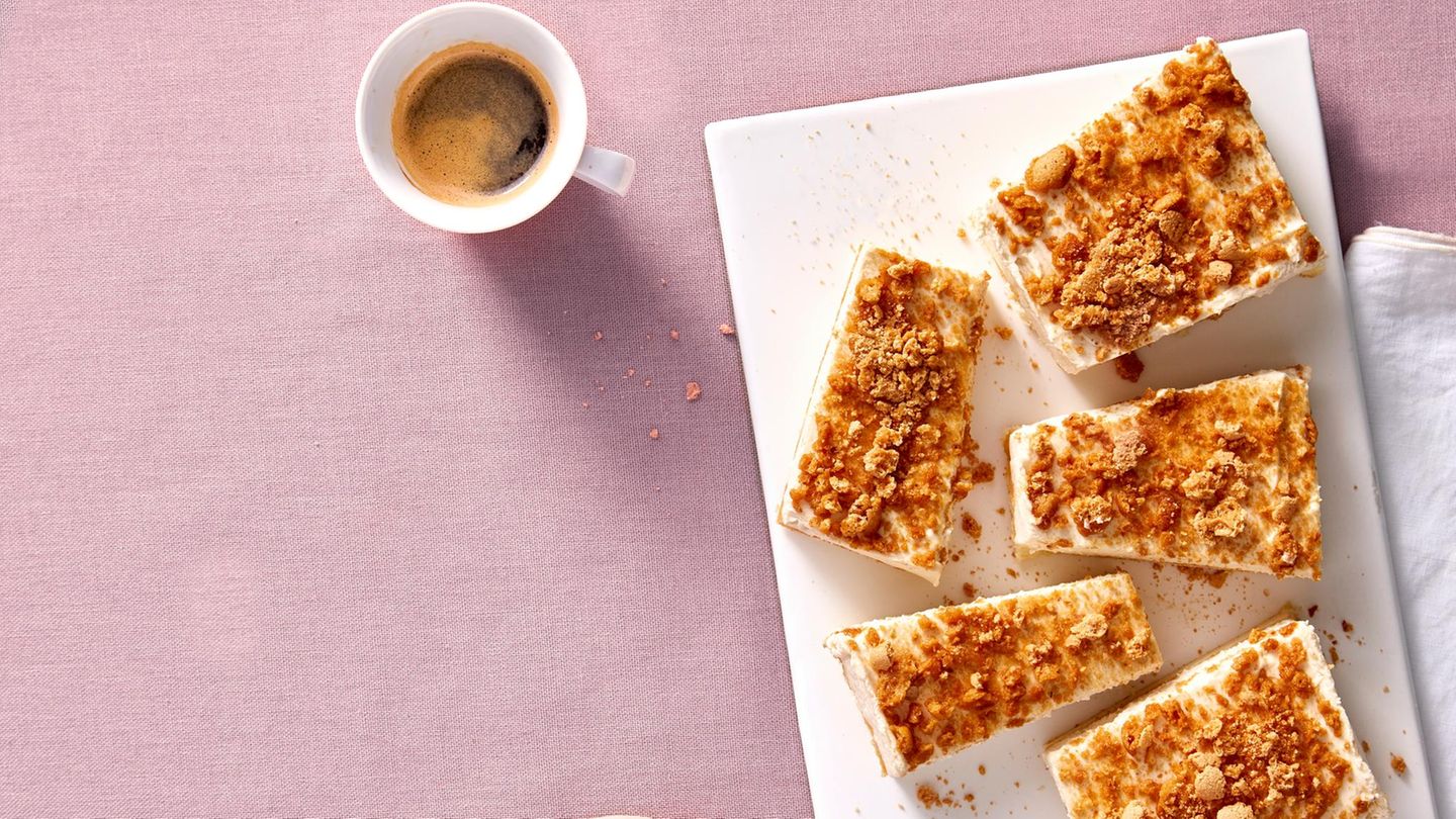 Cappuccino-Kuchen mit Amarettini-Topping Rezept - [ESSEN UND TRINKEN]