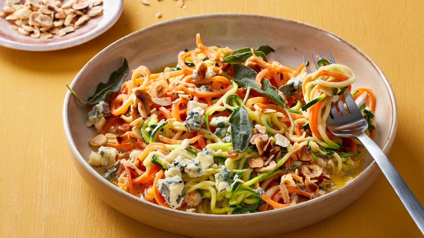 Gemüsenudeln mit Gorgonzola Rezept - [ESSEN UND TRINKEN]