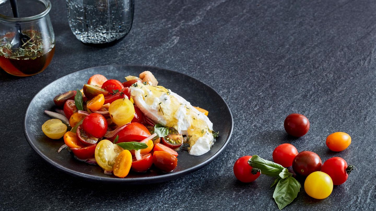 Bunter Tomatensalat mit Burrata Rezept - [ESSEN UND TRINKEN]
