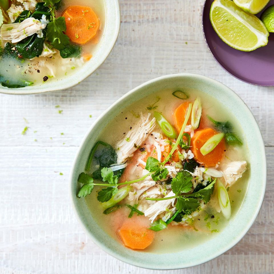 Limetten-Hähnchen-Suppe mit Gemüse Rezept - [ESSEN UND TRINKEN]