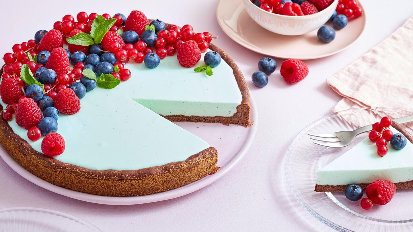 Waldmeister-Beeren-Kuchen Rezept