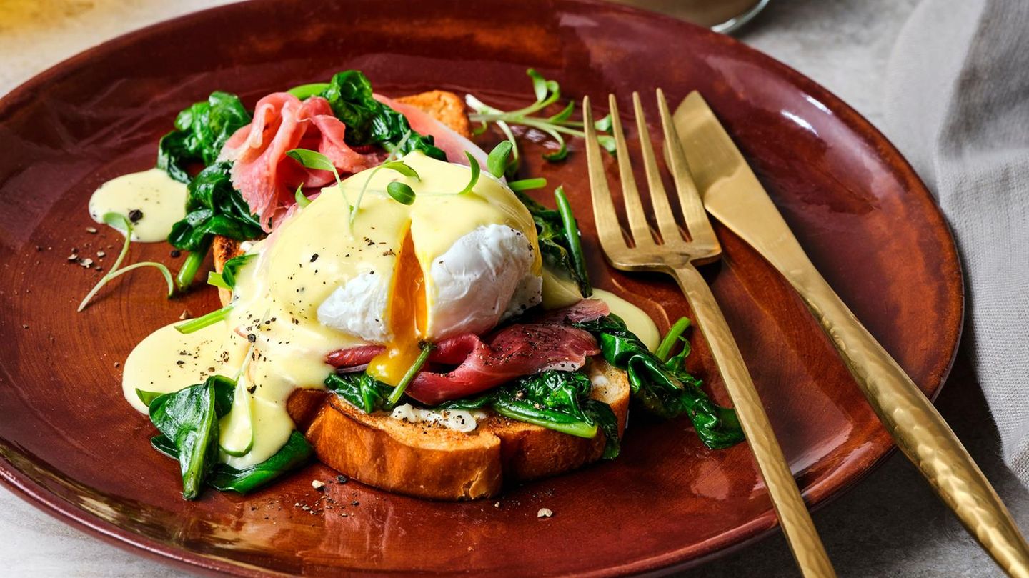 Eggs Benedict mit Spinat und Trüffel-Hollandaise Rezept