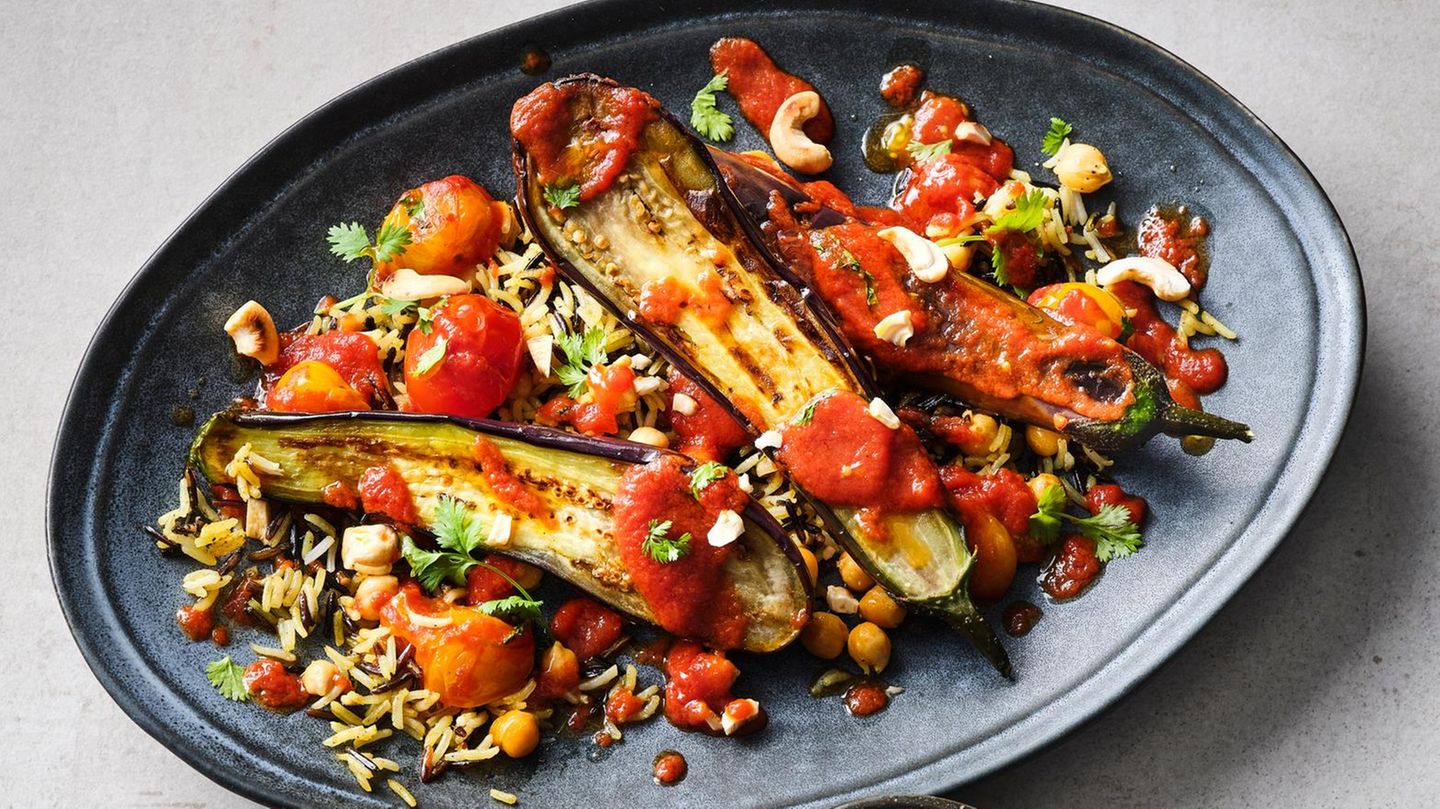Geschmorte Auberginen mit Ofen-Reis Rezept