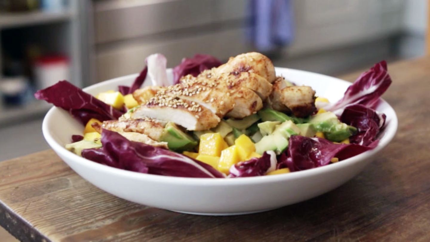 Rezept für Avocado-Mangosalat mit Hähnchen Rezept