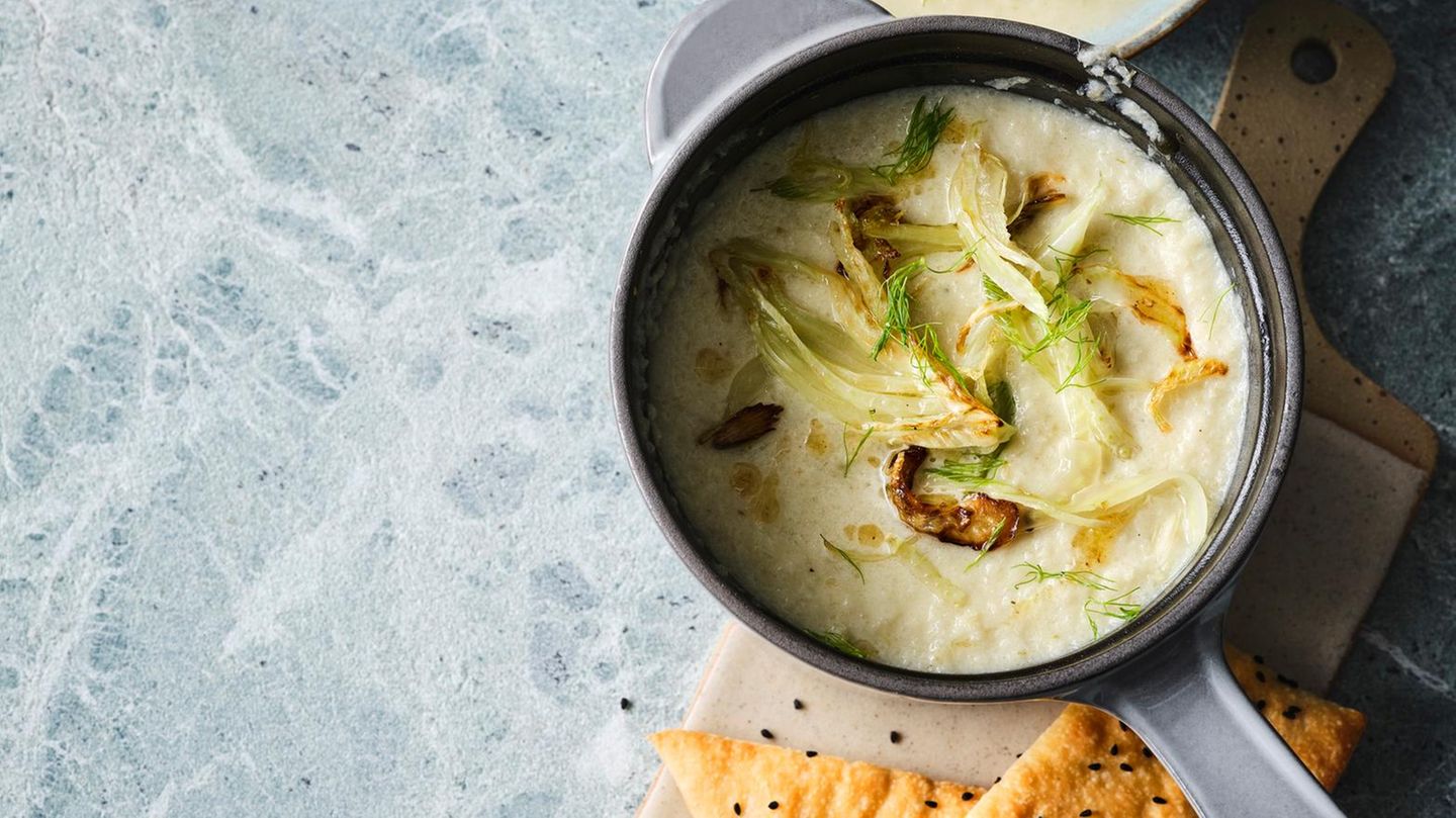 Fenchelsuppe mit Schwarzkümmel-Cracker Rezept