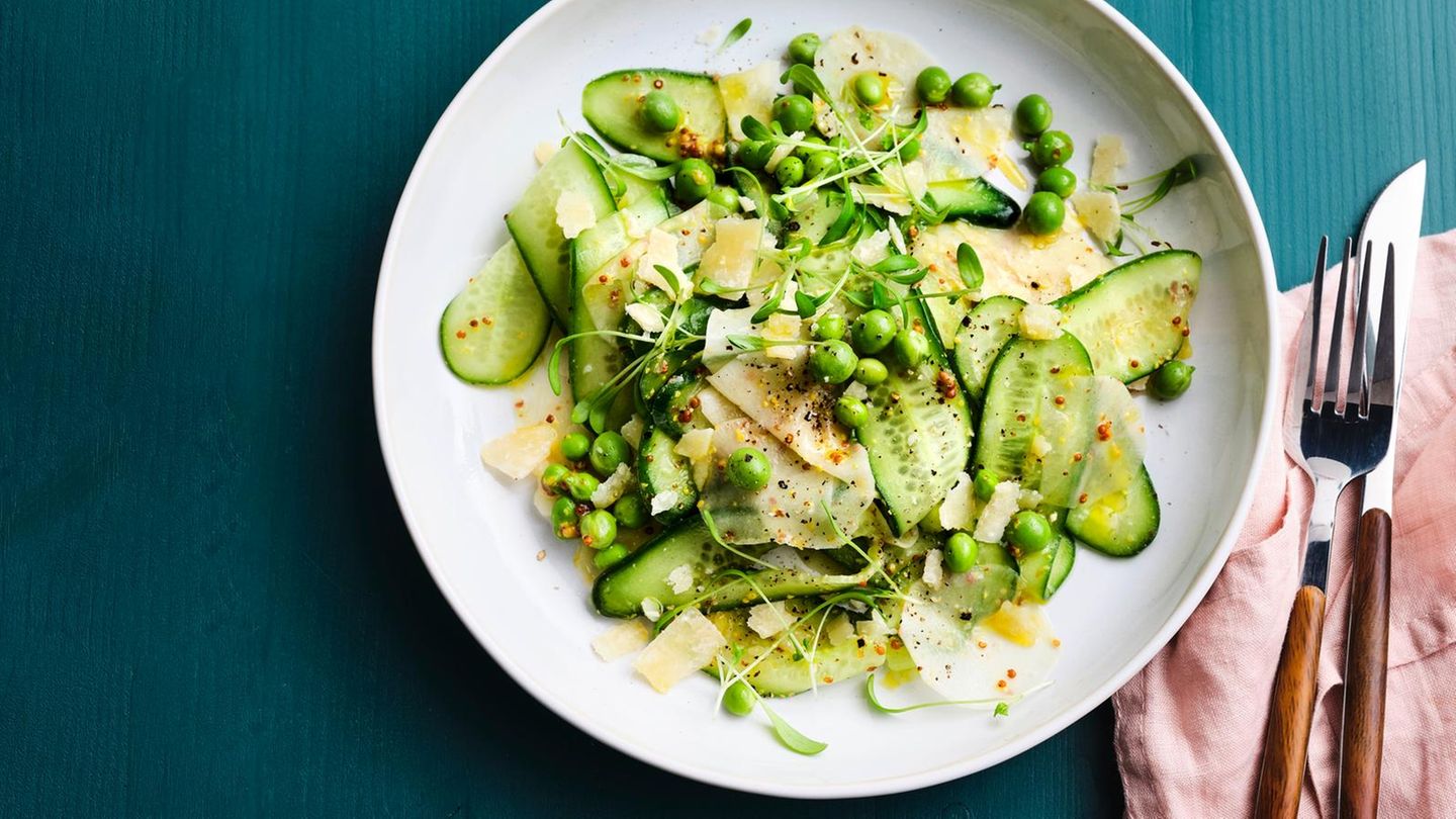 Gurkensalat mit Erbsen und Rettich Rezept