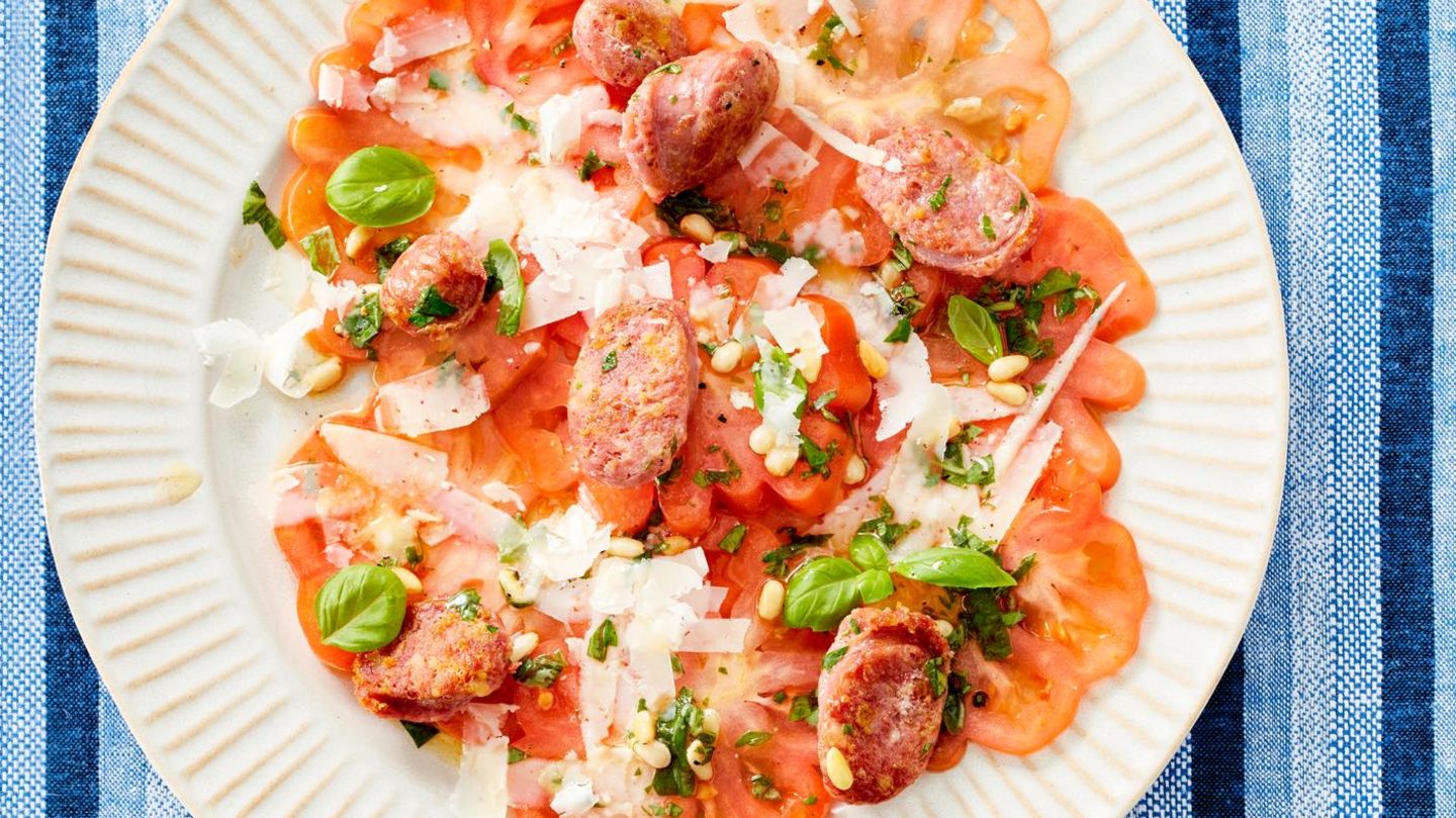 Tomaten-Carpaccio mit Salsiccia – Low-Carb-Rezept