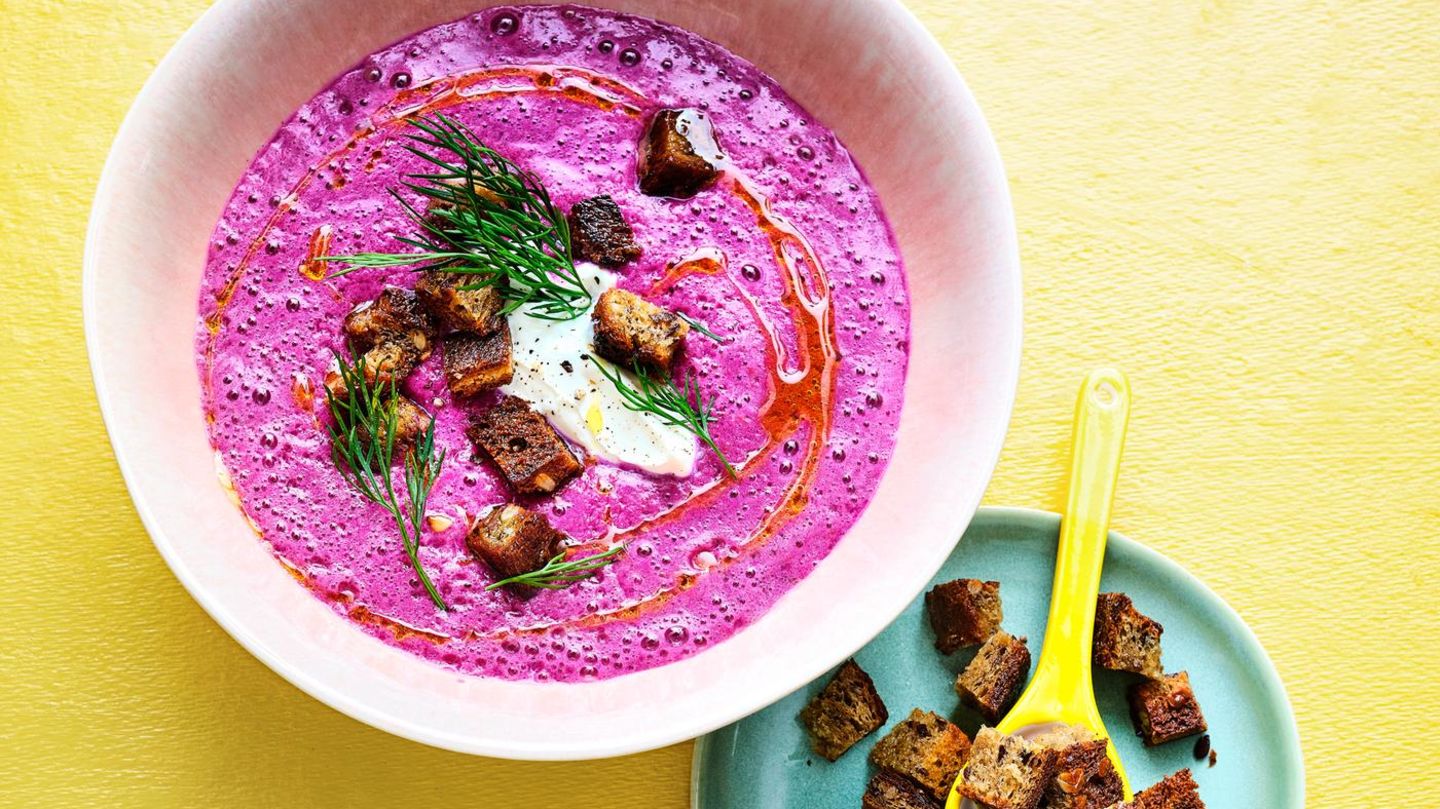 Rotkohl-Gazpacho mit Low-Carb-Croûtons Rezept