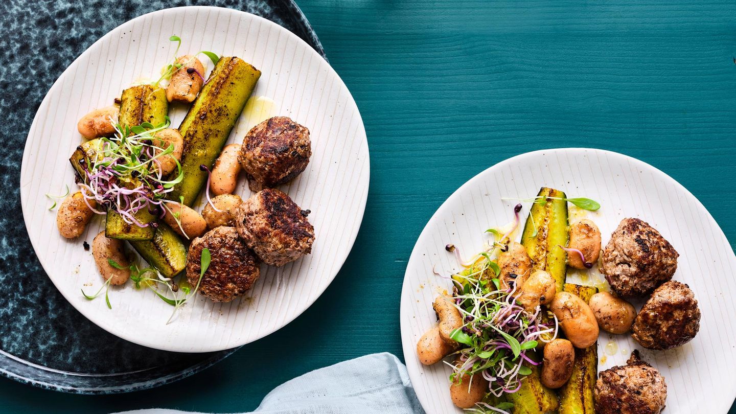Gebratene Gurke mit Frikadellen Rezept
