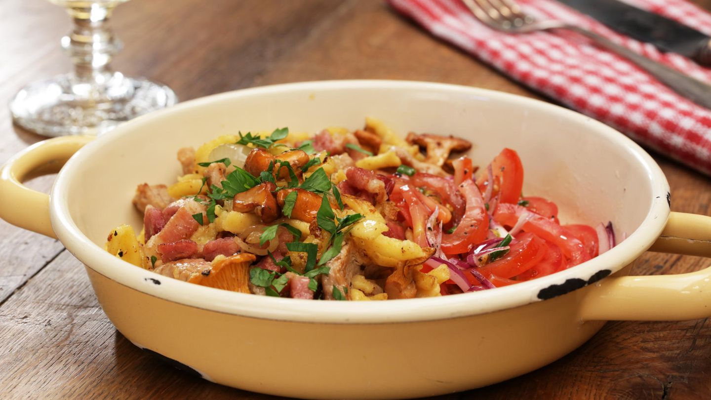 Herbstliche Spätzlepfanne mit Pfifferlingen Rezept - [ESSEN UND TRINKEN]