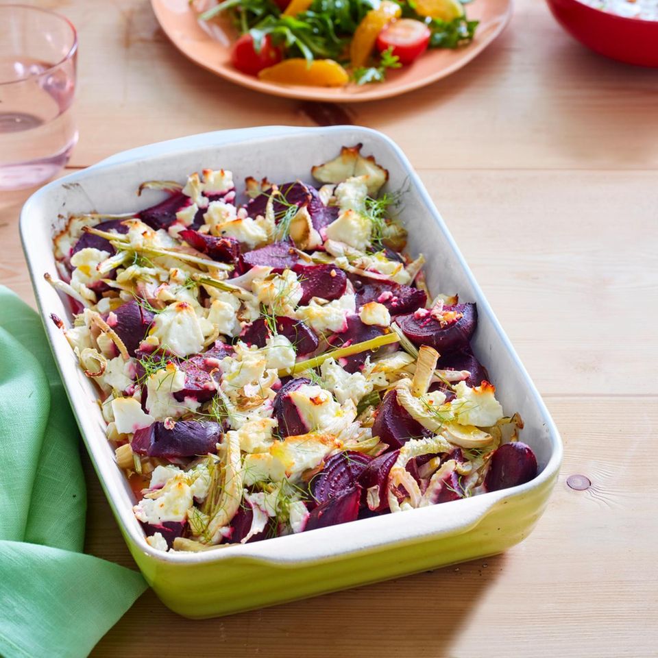 Rote-Bete-Fenchel-Auflauf mit Walnuss-Joghurt Rezept - [ESSEN UND TRINKEN]