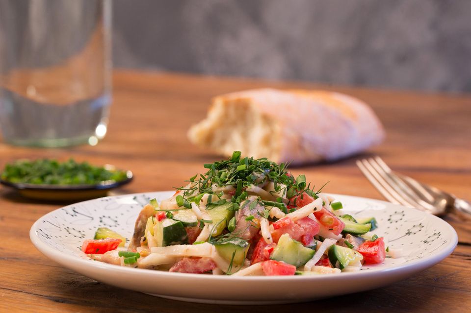 Matjes-Rettich-Salat Rezept - [ESSEN UND TRINKEN]