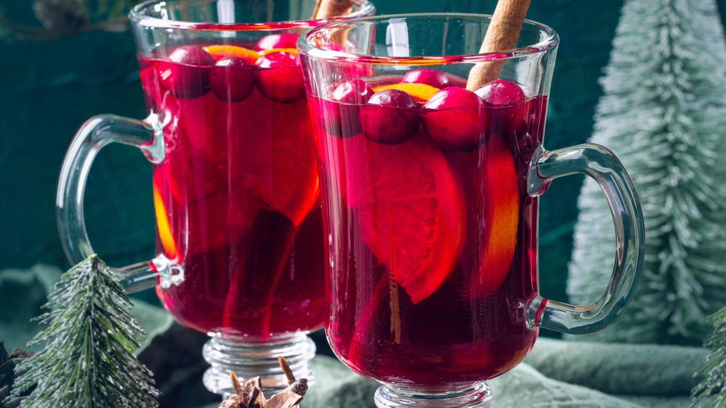 Weihnachtsbowle mit Cranberrys und Orange Rezept