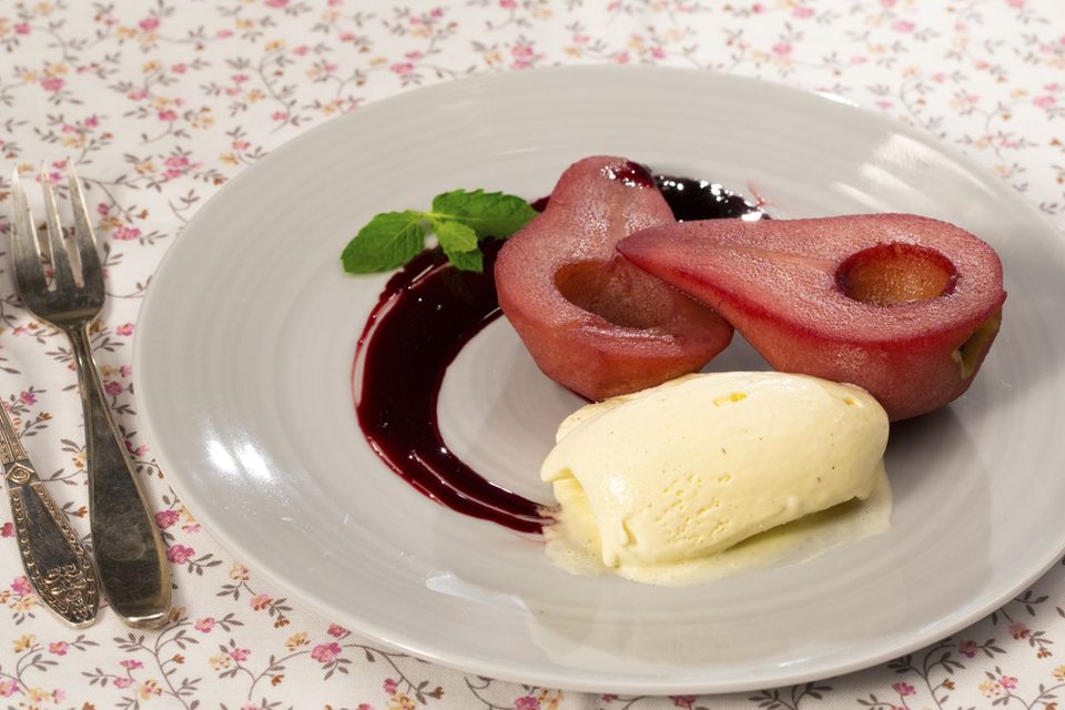Birnen in Rotwein Rezept - [ESSEN UND TRINKEN]