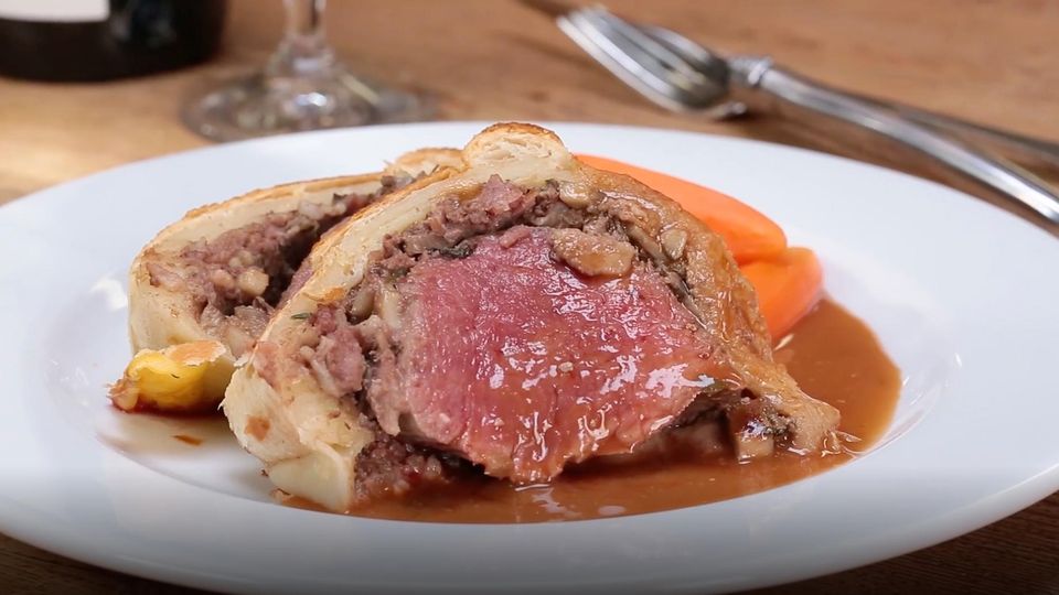 Filet Wellington mit Gänseleber-Pastete Rezept - [ESSEN UND TRINKEN]