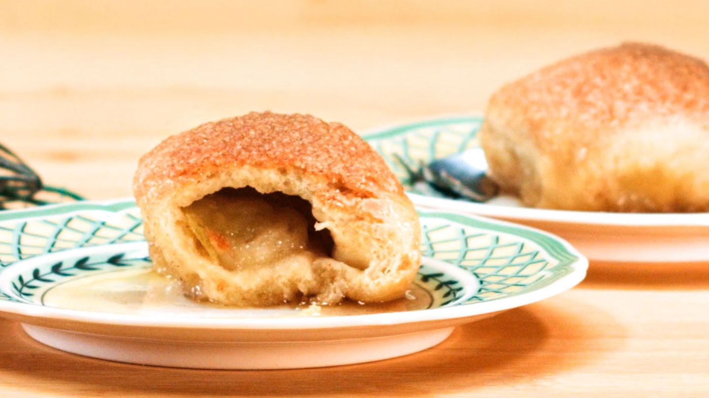 Süße Apfel-Ofenknödel Rezept
