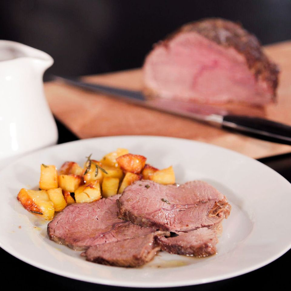 Menü: Grapefruitsalat, Kalbsbraten und Apfeltarte - [ESSEN UND TRINKEN]