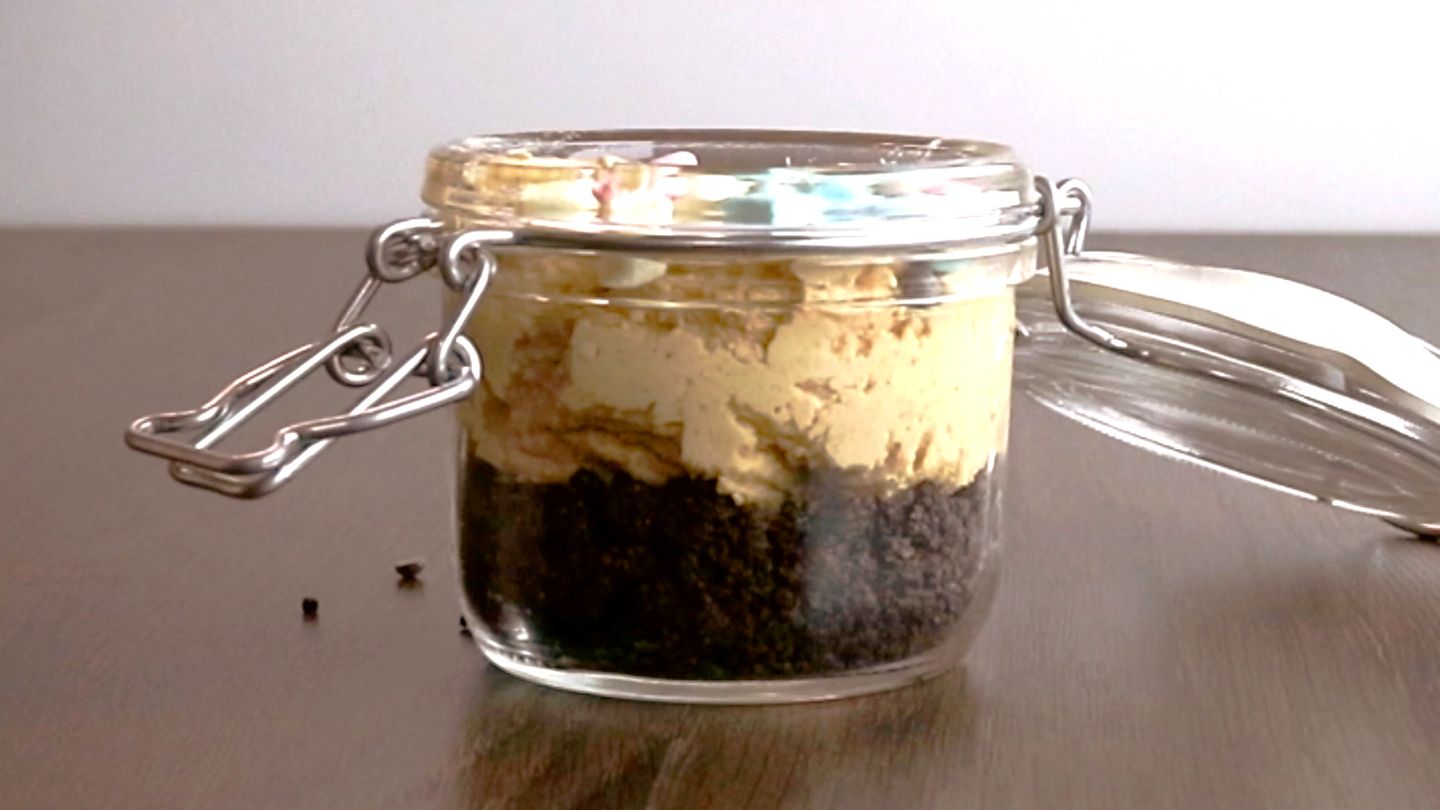 Doppelkeks-Erdnussbutter-Dessert im Glas Rezept