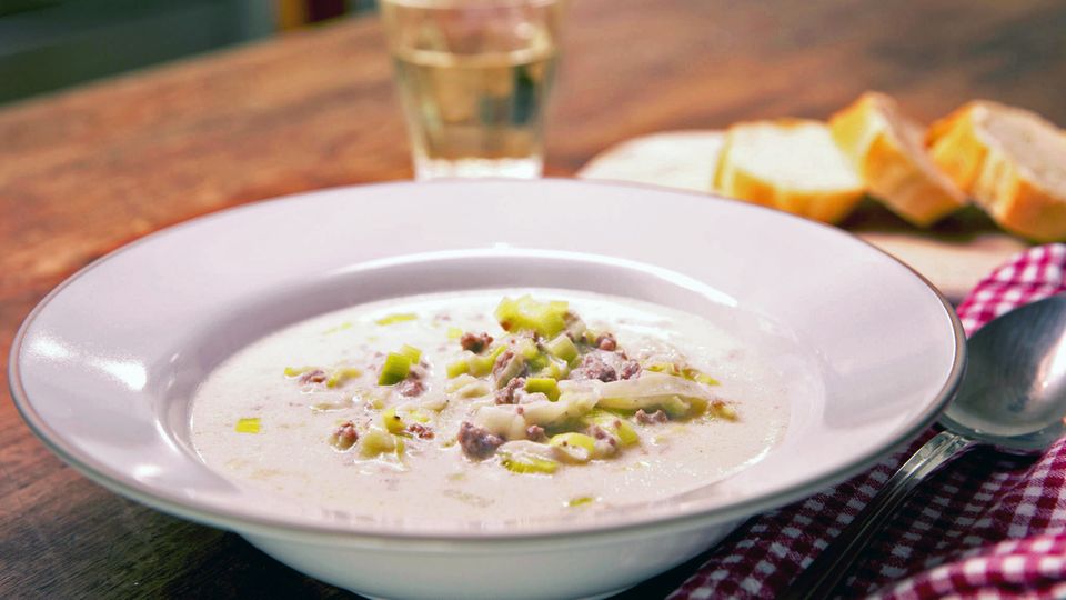 Käse-Lauch-Suppe mit Hackfleisch
