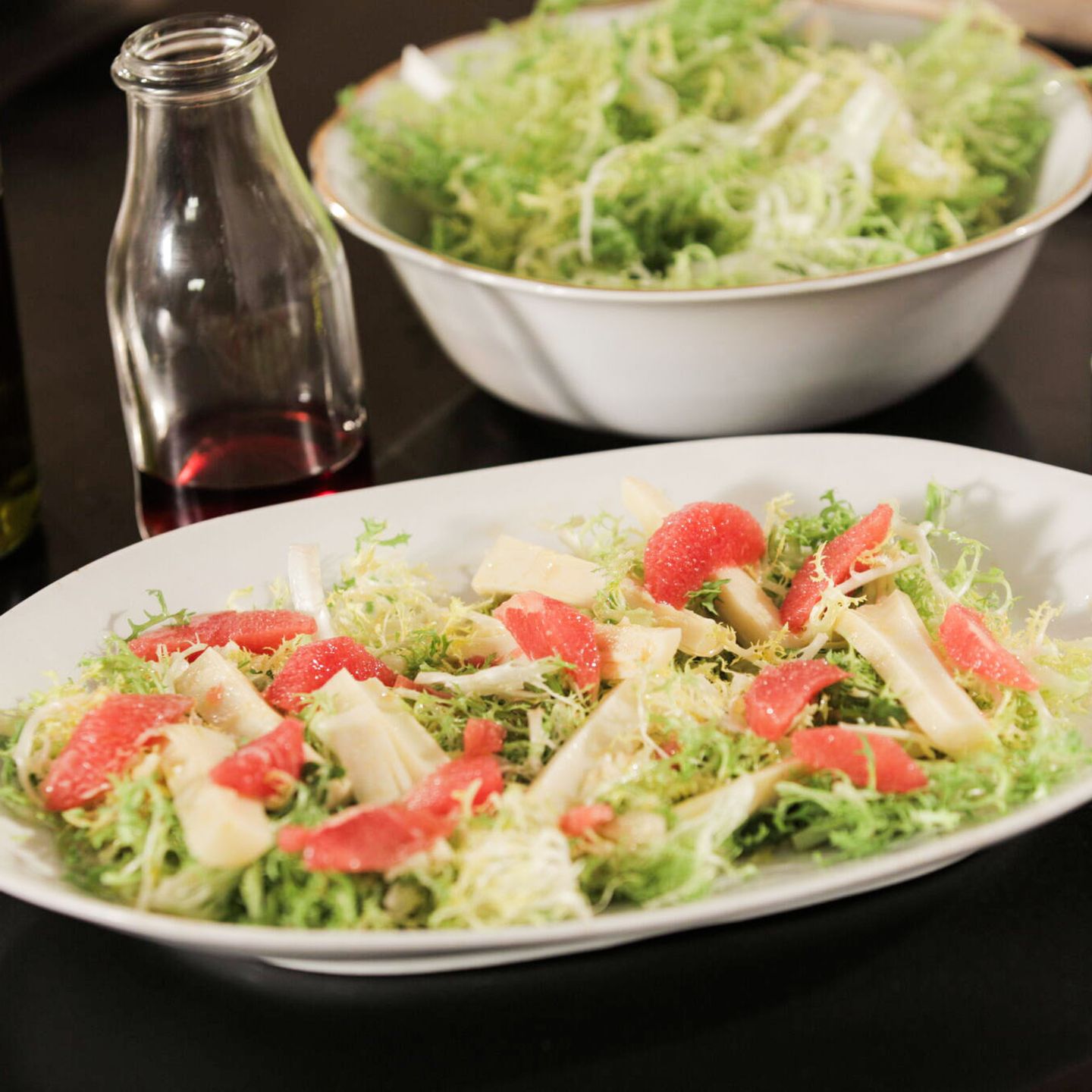 Menü: Grapefruitsalat, Kalbsbraten und Apfeltarte - [ESSEN UND TRINKEN]