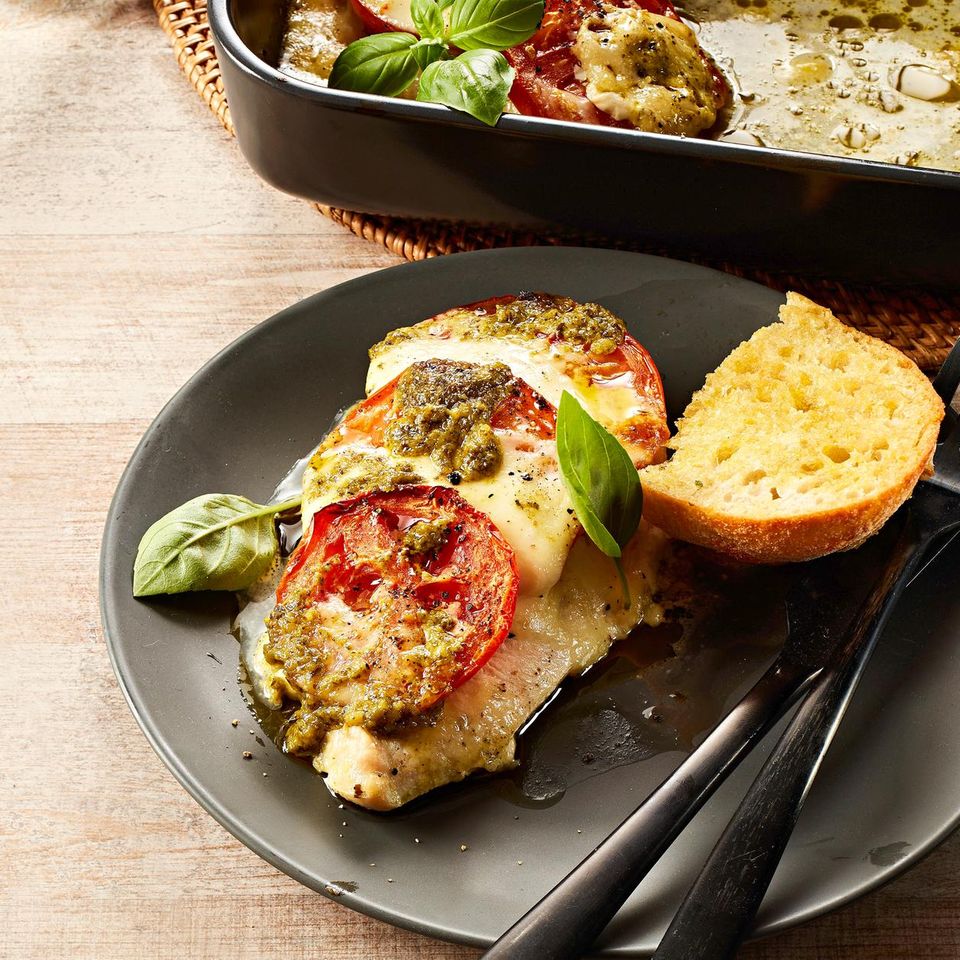 Putensteaks &amp;quot;caprese&amp;quot; mit Pesto Rezept - [ESSEN UND TRINKEN]