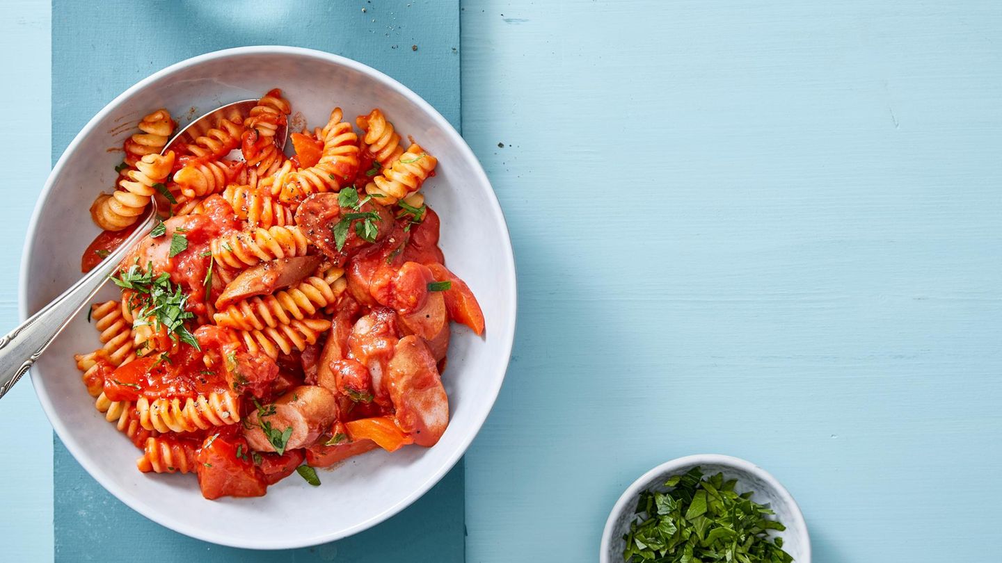 Wurstgulasch mit Spirelli Rezept