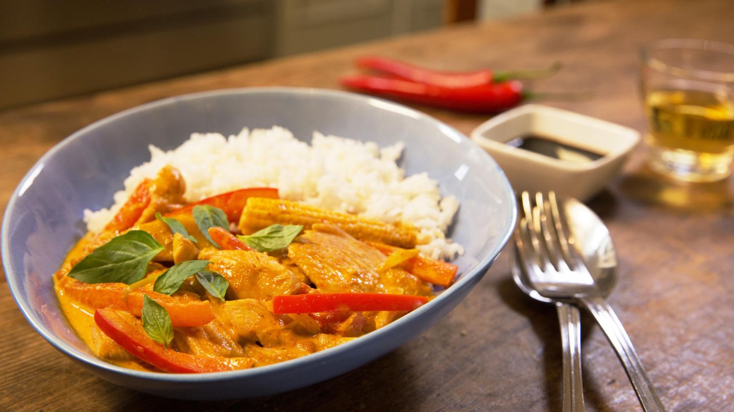 Schnelles Thai-Curry mit Hähnchen Rezept - [ESSEN UND TRINKEN]