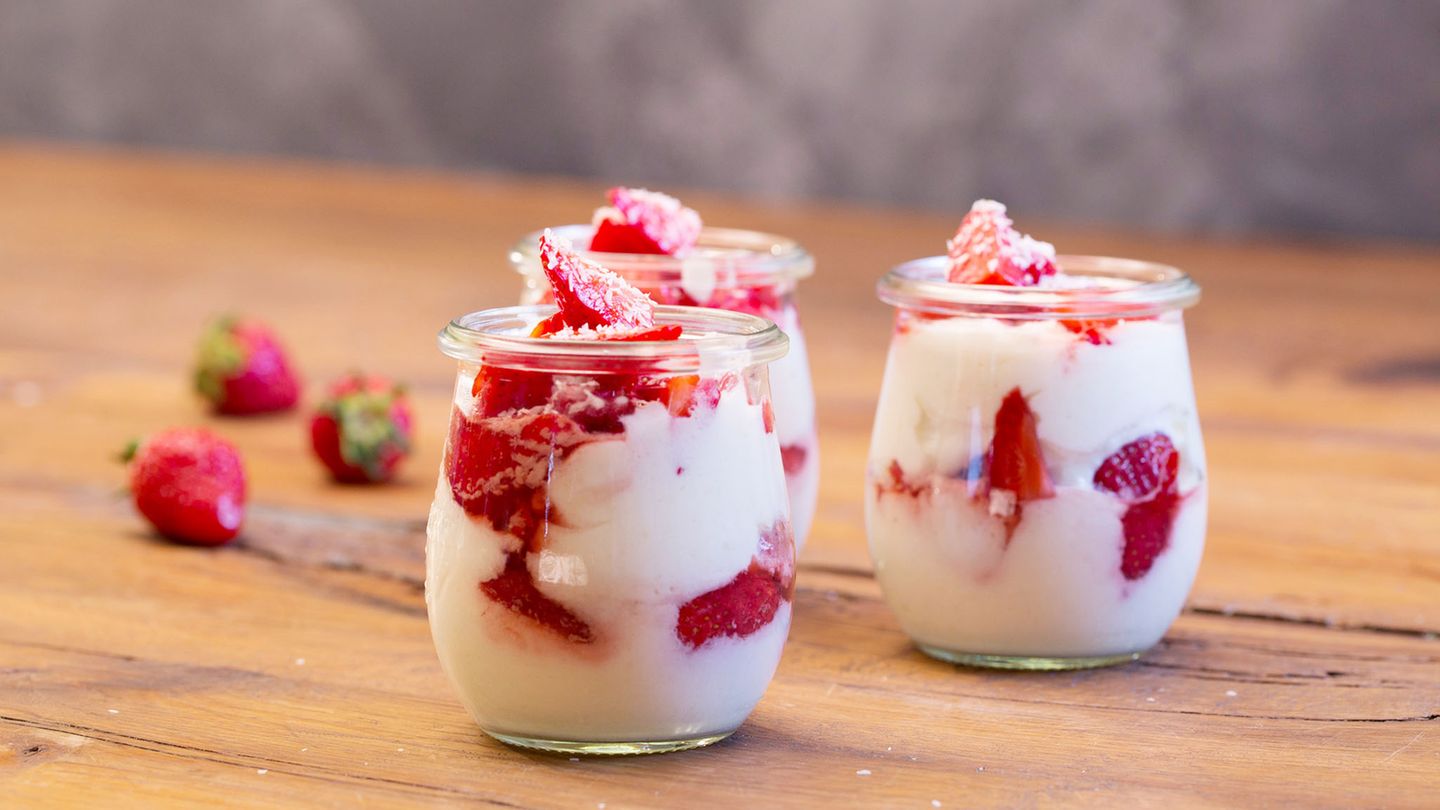 Erdbeer-Kokos-Dessert Rezept - [ESSEN UND TRINKEN]