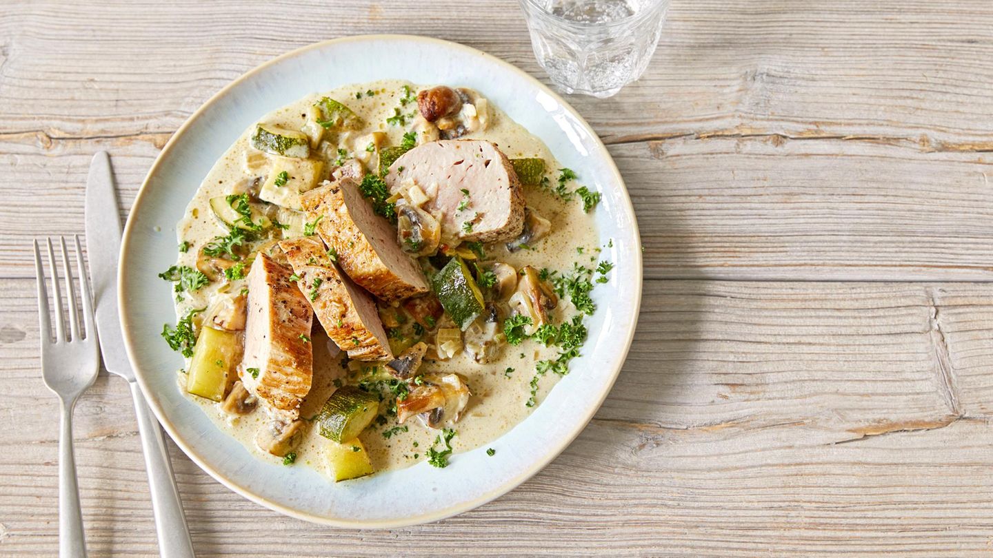 Schweinefilet auf Zucchini-Rahmgemüse Rezept
