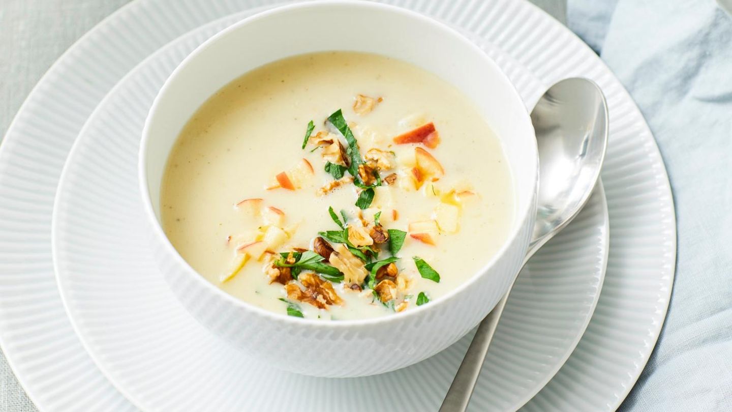 Sellerie-Apfel-Suppe mit Walnüssen Rezept