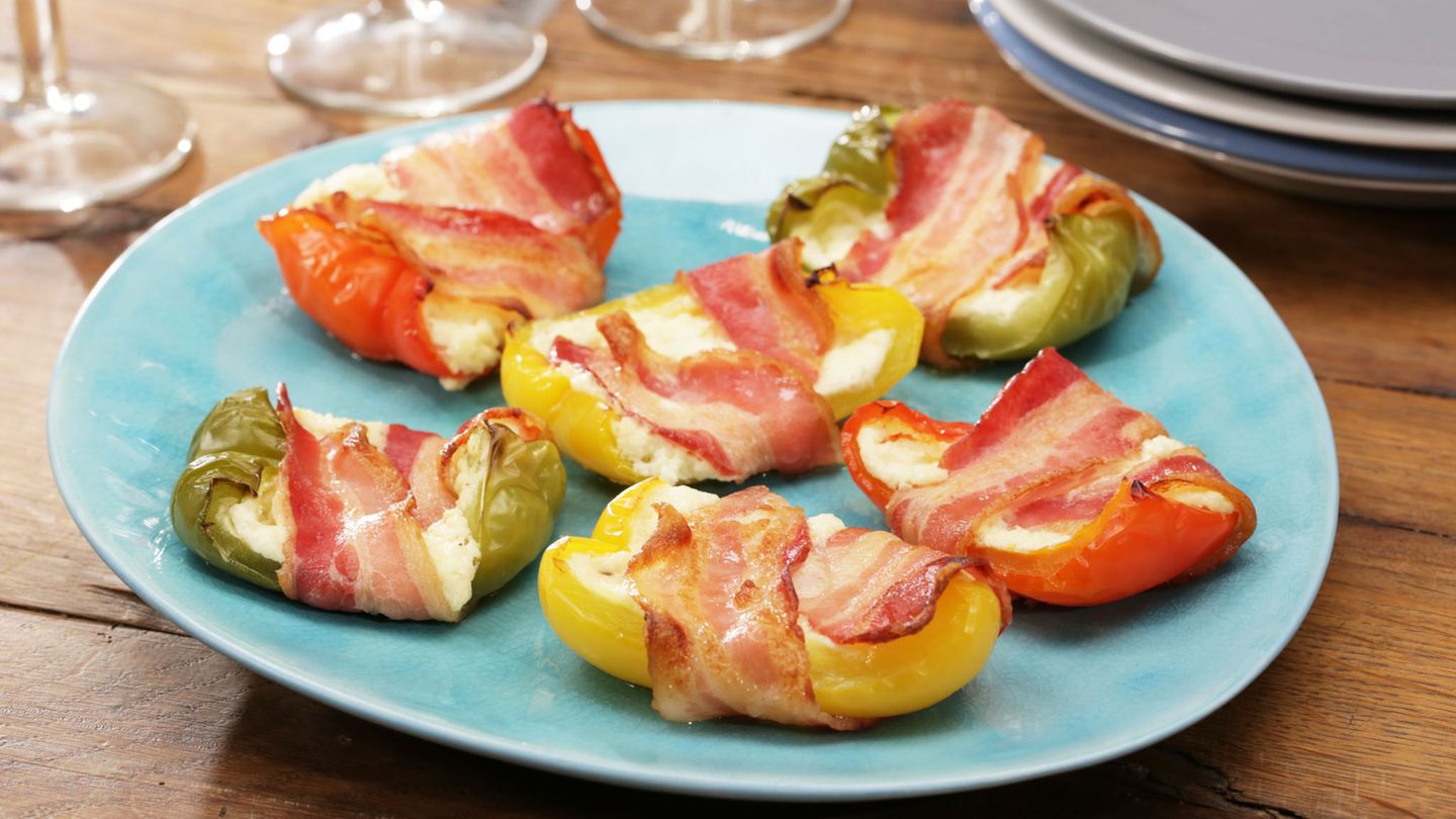 Frischkäse-Paprika-Schiffchen im Speckmantel Rezept