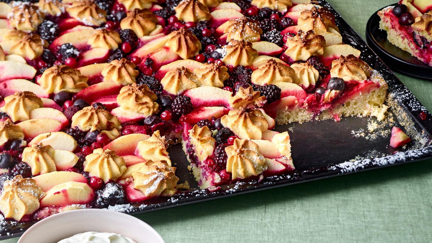 Apfel-Beeren-Makronenkuchen Rezept