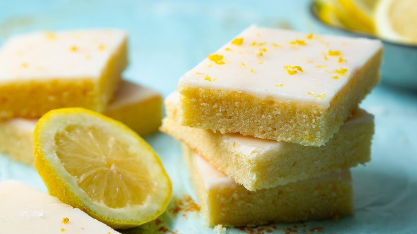 Saftiger Zitronenkuchen: Rezept mit Zuckerguss