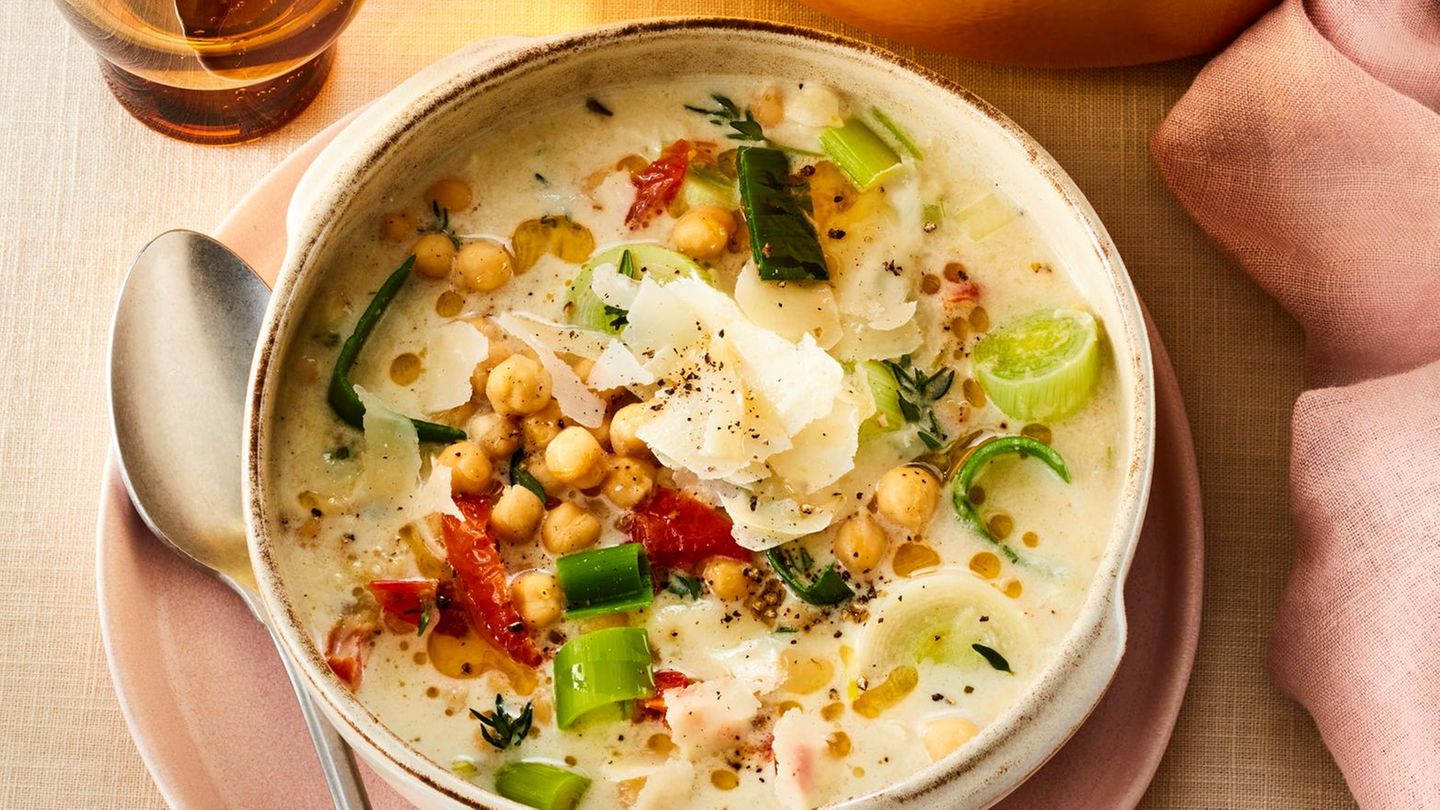 Kichererbsen-Lauch-Eintopf mit Parmesan: vegetarisches Rezept - [ESSEN ...