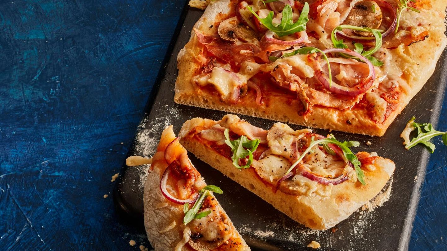 Pinsa mit Prosciutto, Rucola und Chiliöl Rezept