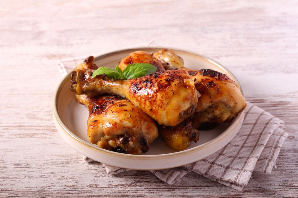 Hähnchenkeulen aus dem Ofen Rezept - [ESSEN UND TRINKEN]