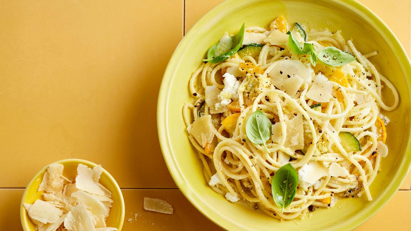 Zitronen-Pasta mit Zucchini: schnelles Rezept