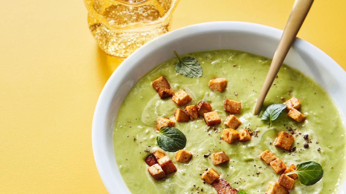 Erbsensuppe mit scharfem Räuchertofu Rezept