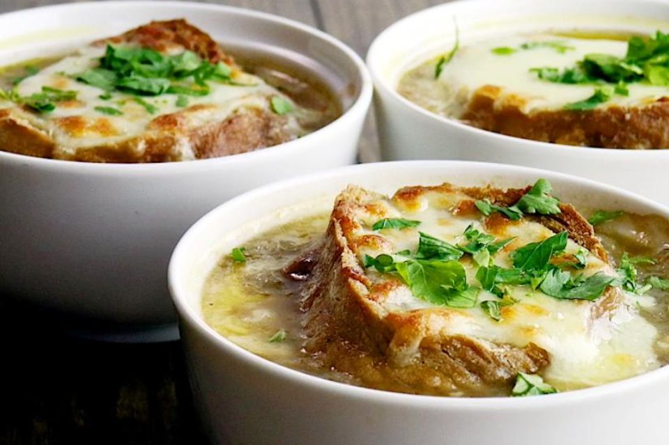 Gratinierte Zwiebelsuppe Rezept - [ESSEN UND TRINKEN]