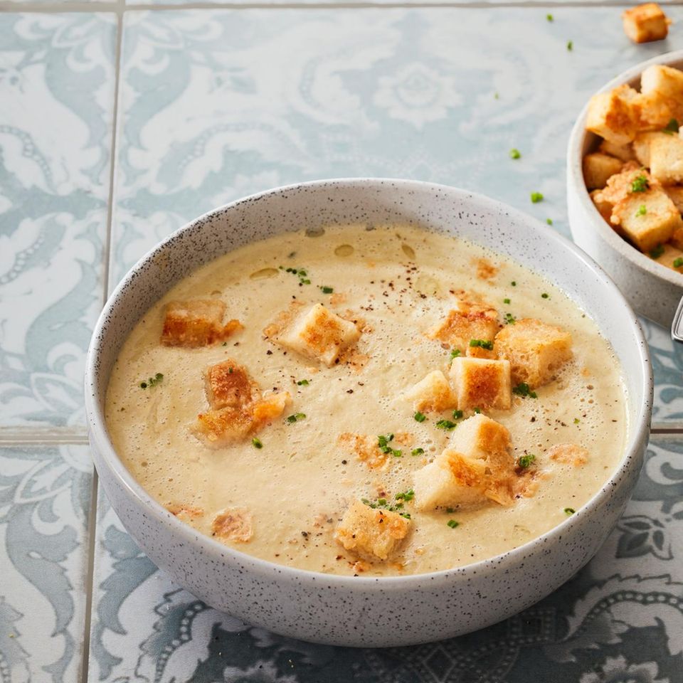 Auberginensuppe mit Croûtons Rezept - [ESSEN UND TRINKEN]