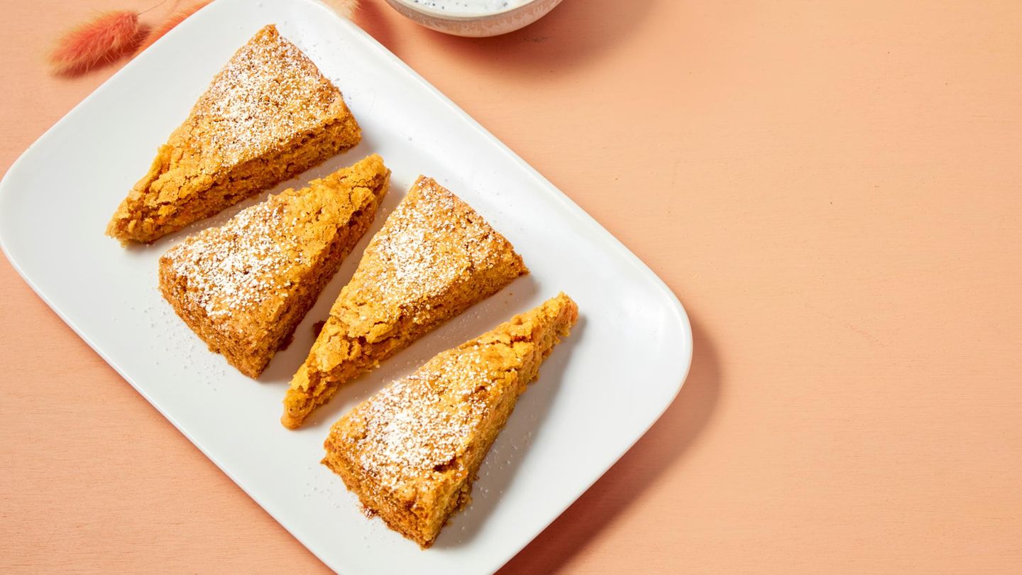 Möhrenkuchen mit Mohnschmand Rezept