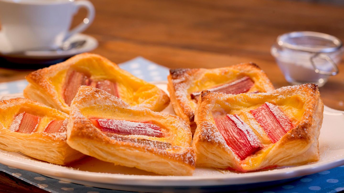 Rhabarber-Taschen mit Vanillepudding Rezept