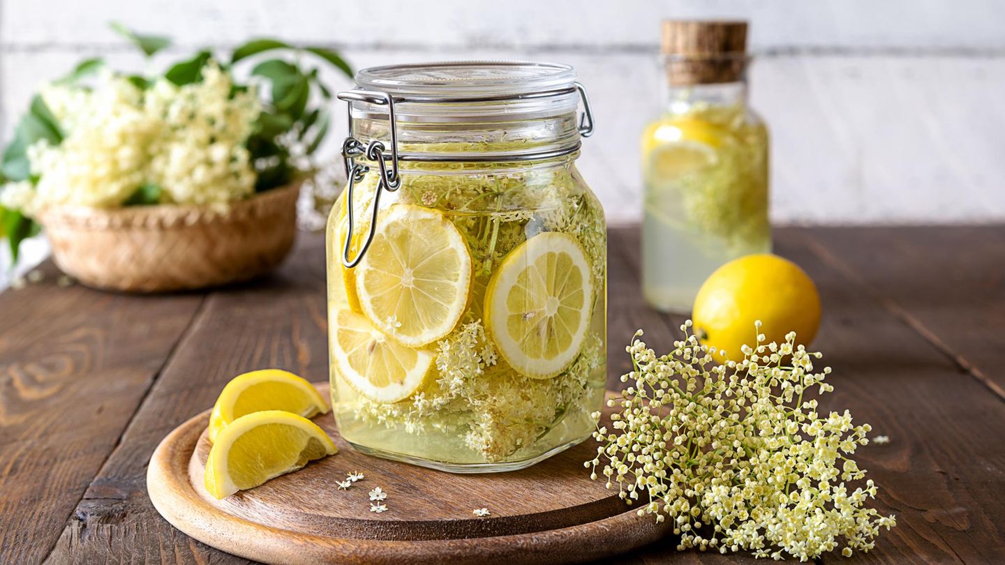 Holunderblütensirup selber machen - schnell & einfach