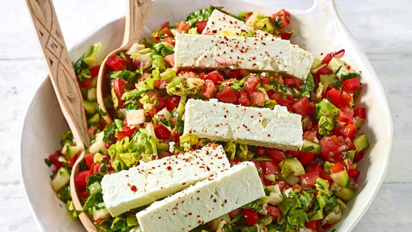 Einfacher Gemüsesalat mit Feta Rezept