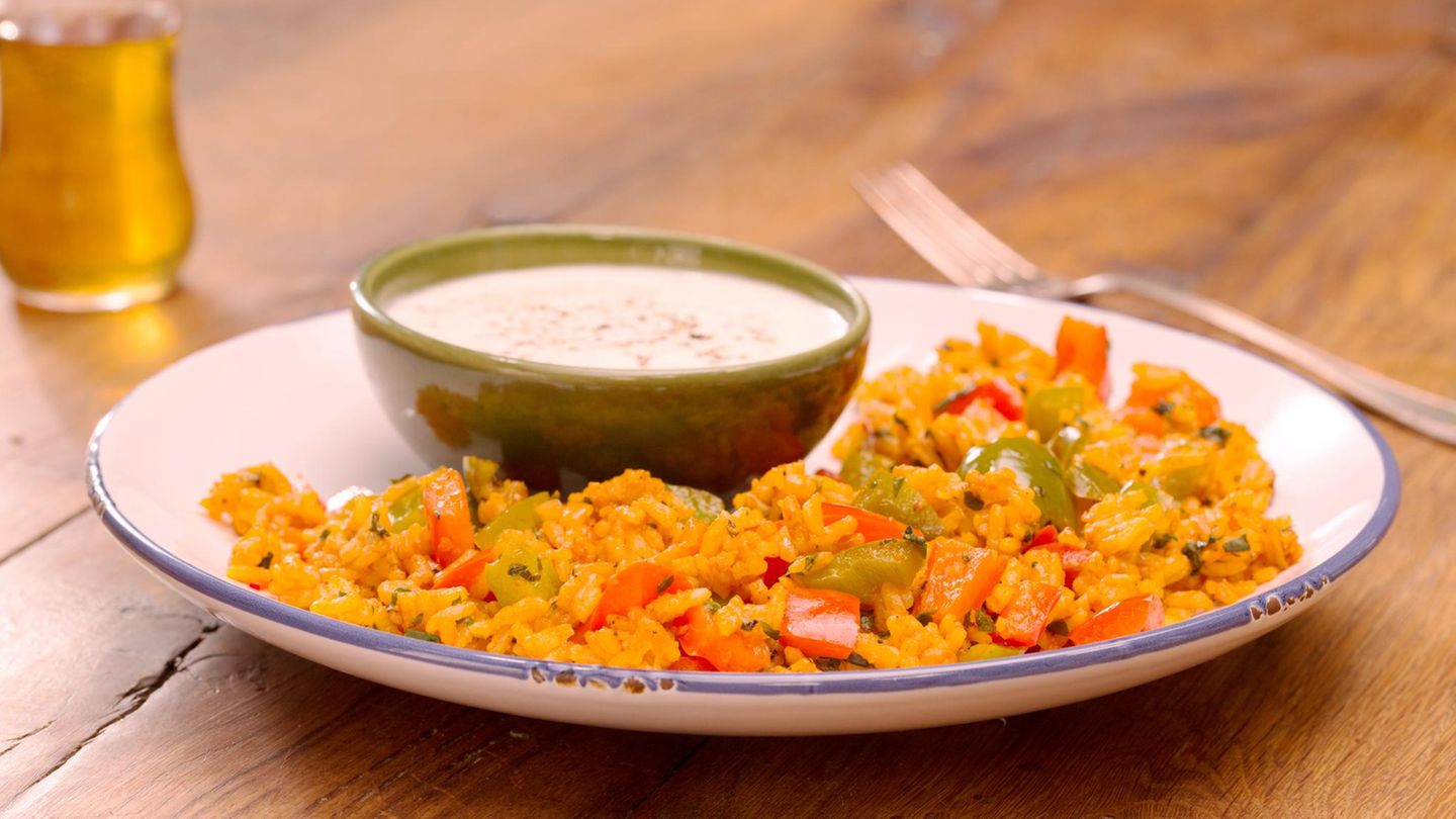 Schnelle Paprika-Reis-Pfanne mit Joghurt Rezept