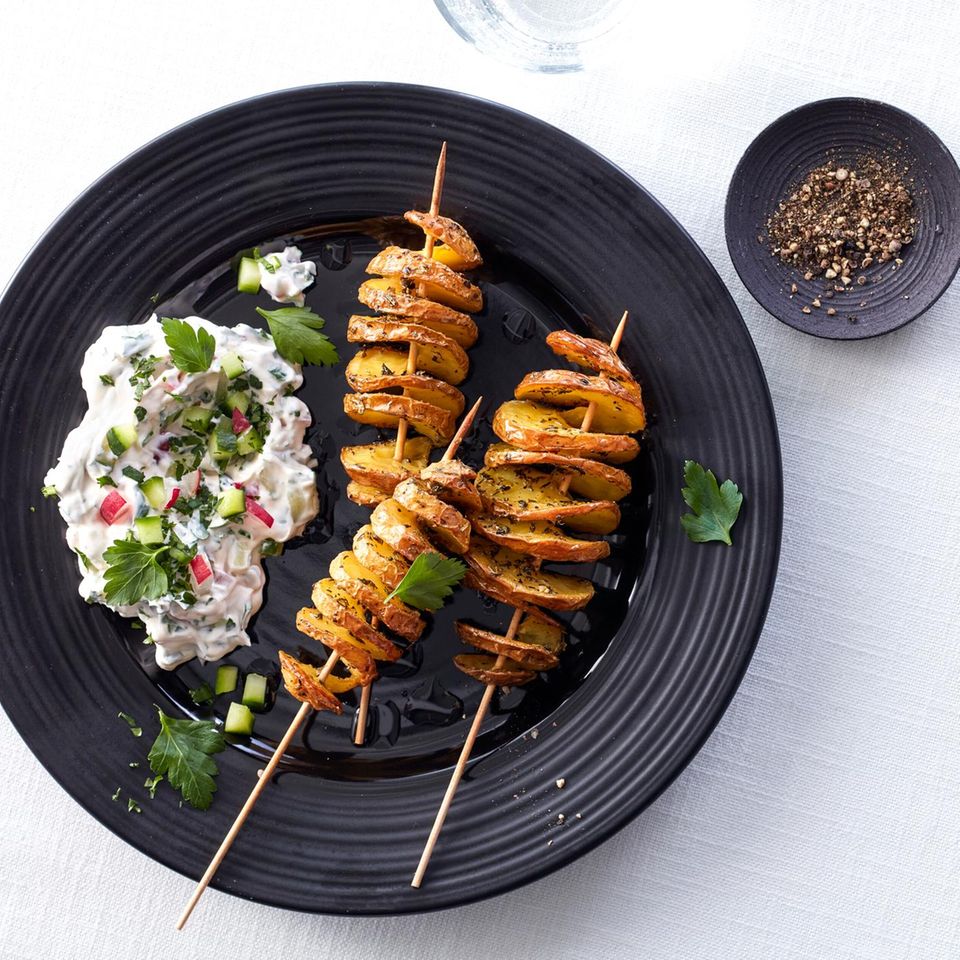 Kartoffelspiralen mit Radieschen-Sour-Cream: einfaches Rezept - [ESSEN ...