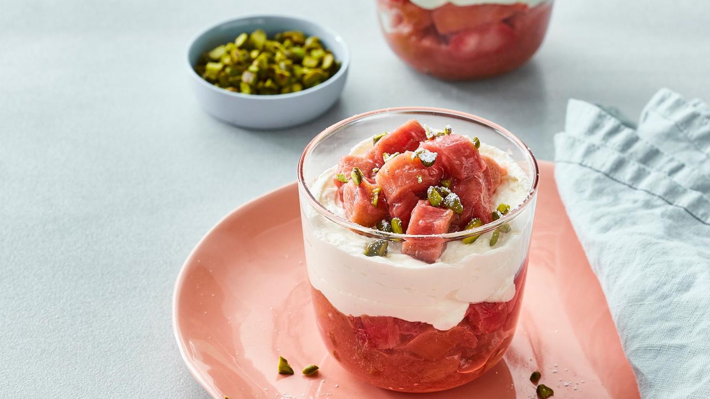 Mascarpone-Dessert mit Rhabarber: cremig & süß