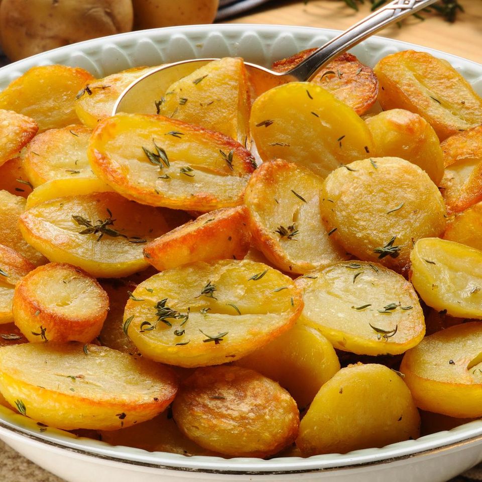 Knusprige Bratkartoffeln aus gekochten Kartoffeln - [ESSEN UND TRINKEN]