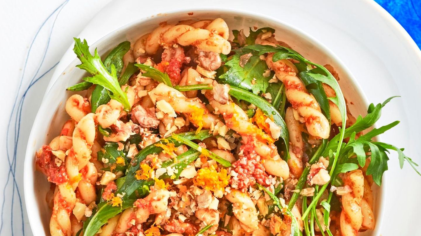 Nudeln mit Tomaten-Orangen-Pesto: schnell & einfach