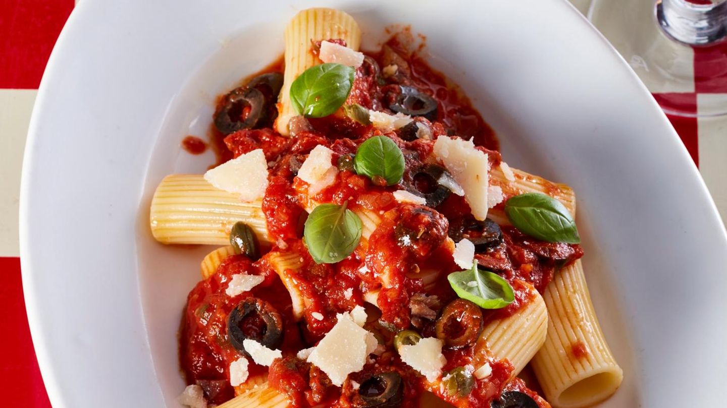 Rigatoni alla Napoli: aromatisch & schnell